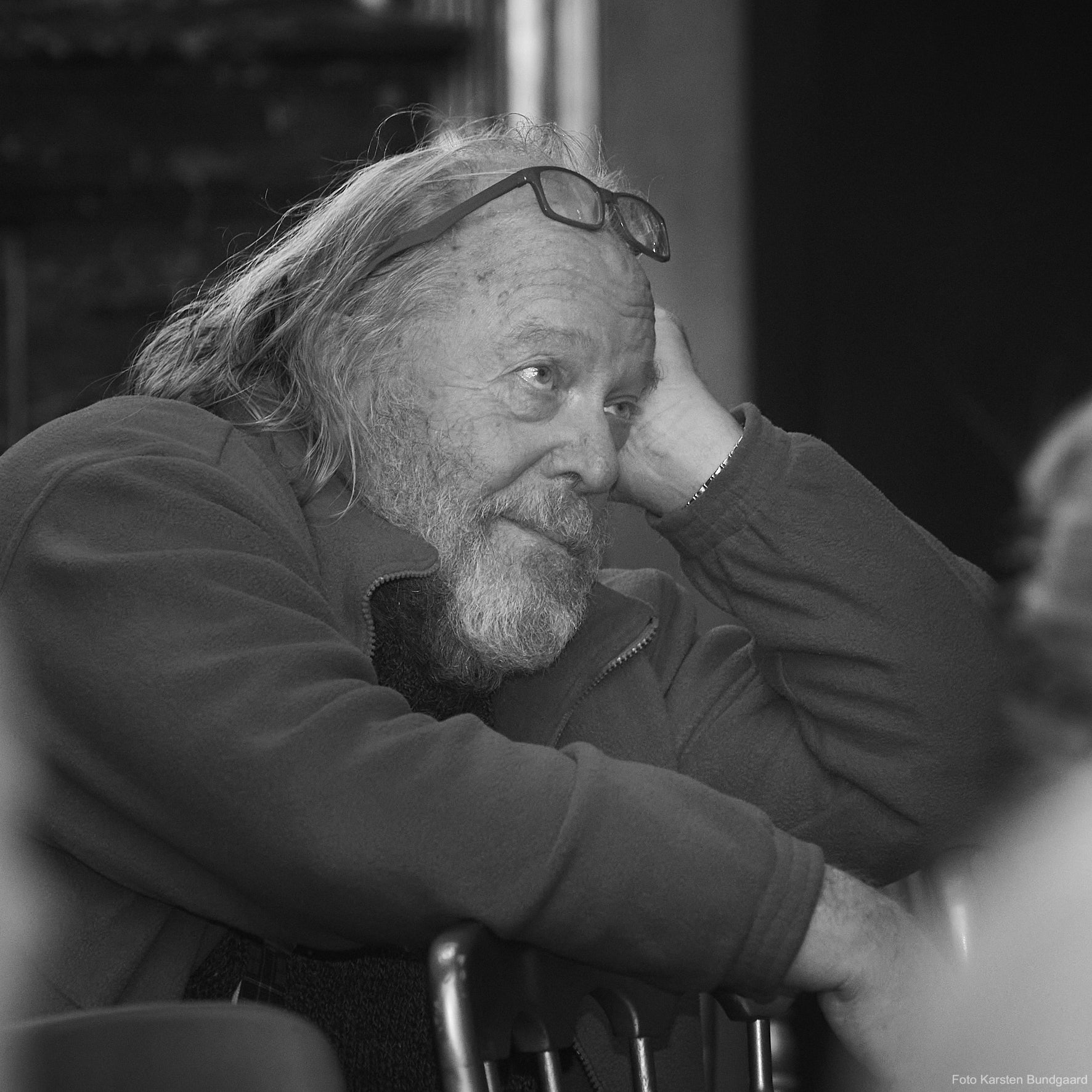 Tirsdag den 6. december kl. 16.15 får vi besøg af musikerne Jørgen ”MISSER” Jensen & Mogens Andresen, som vil underholde os med Musiker Historier.Mange musikerhistorier er igennem generationer blevet fortalt igen og igen orkester-musikere imellem. De fleste foregår under orkesterprøver eller koncerter og derfor har der altid været et publikum til stede – et orkester på op til 80 musikere – og de vil gerne underholdes. Nu får Akropolis de ”sande” historier, og de er tilmed udsmykket med et unikt billedmateriale bl.a. fra Det Kgl. Kapel og DR-Symfoniorkestrets arkiver.Tirsdag den 6. december kl. 16.15 får vi besøg af musikerne Jørgen ”MISSER” Jensen & Mogens Andresen, som vil underholde os med Musiker Historier.Mange musikerhistorier er igennem generationer blevet fortalt igen og igen orkester-musikere imellem. De fleste foregår under orkesterprøver eller koncerter og derfor har der altid været et publikum til stede – et orkester på op til 80 musikere – og de vil gerne underholdes. Nu får Akropolis de ”sande” historier, og de er tilmed udsmykket med et unikt billedmateriale bl.a. fra Det Kgl. Kapel og DR-Symfoniorkestrets arkiver.